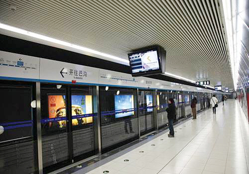 如新高亮条形屏轨道交通领域的应用